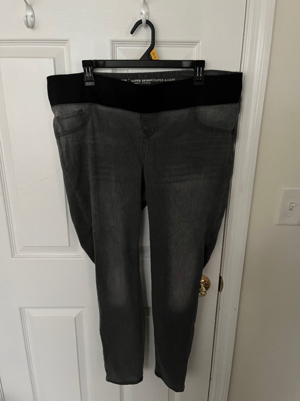 Grey maternity, skinny jeans